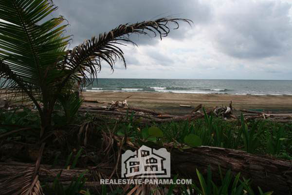 Lote frente al mar con título