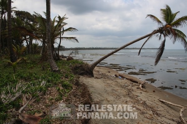 Propiedad para desarrollo con frente al mar en Costa Abajo