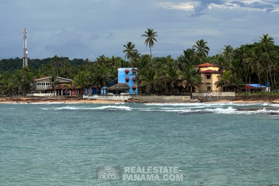 Casa de Tres Niveles Frente a la Playa
